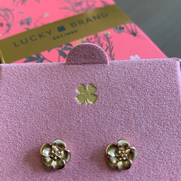 Lucky Brand flower stud earrings, gold tone, new - Picture 3 of 6